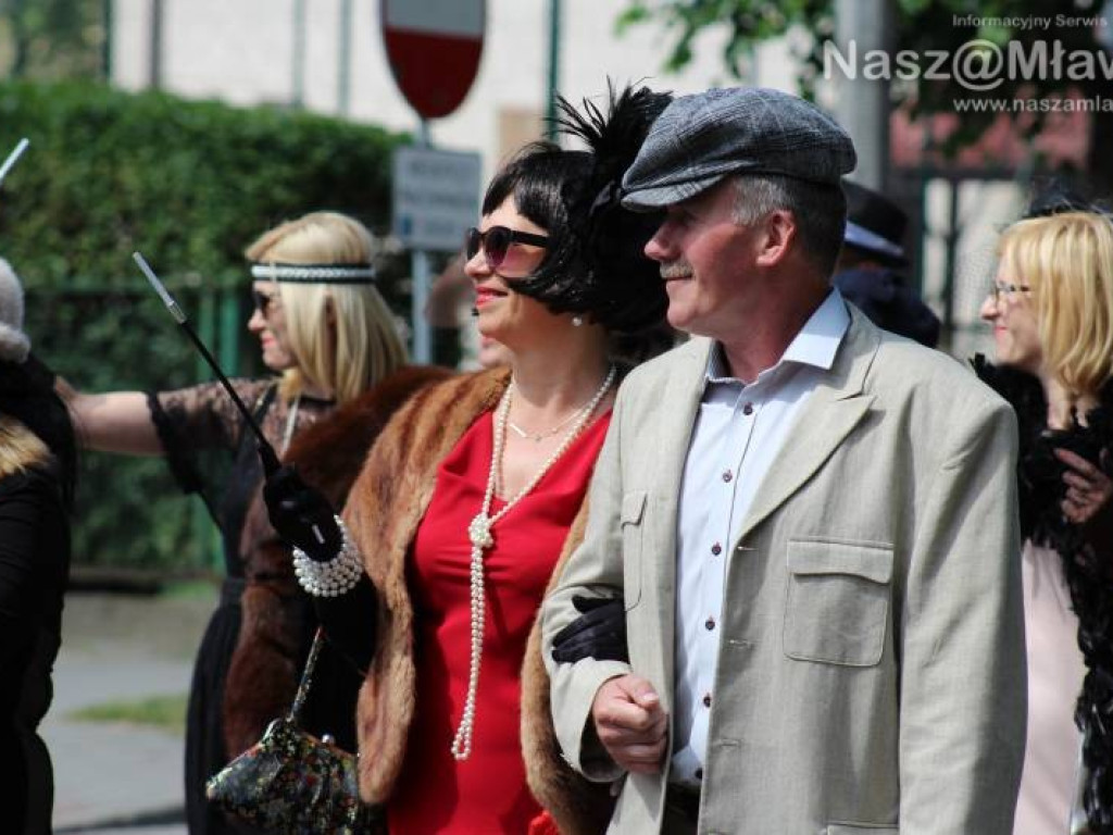 Stoczniowcy i hipisi przeszli wczoraj ulicami Mławy [WIDEO]