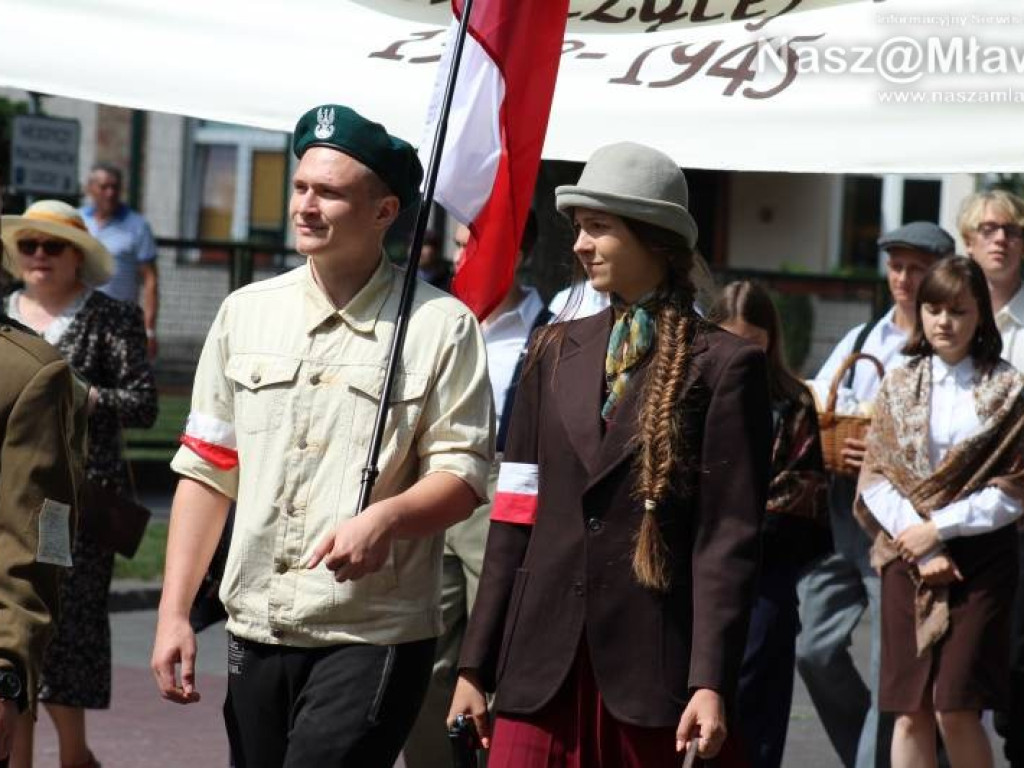 Stoczniowcy i hipisi przeszli wczoraj ulicami Mławy [WIDEO]