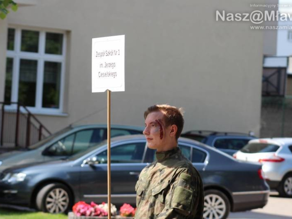 Stoczniowcy i hipisi przeszli wczoraj ulicami Mławy [WIDEO]