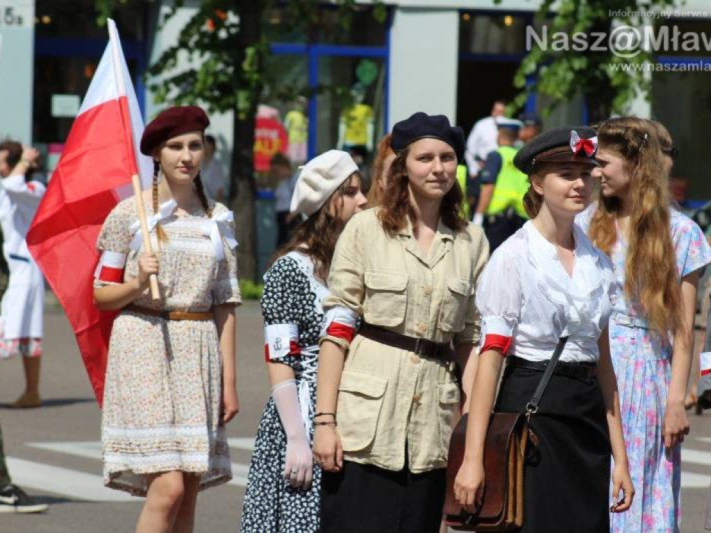 Stoczniowcy i hipisi przeszli wczoraj ulicami Mławy [WIDEO]
