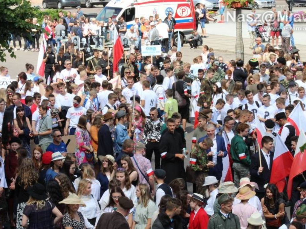 Stoczniowcy i hipisi przeszli wczoraj ulicami Mławy [WIDEO]