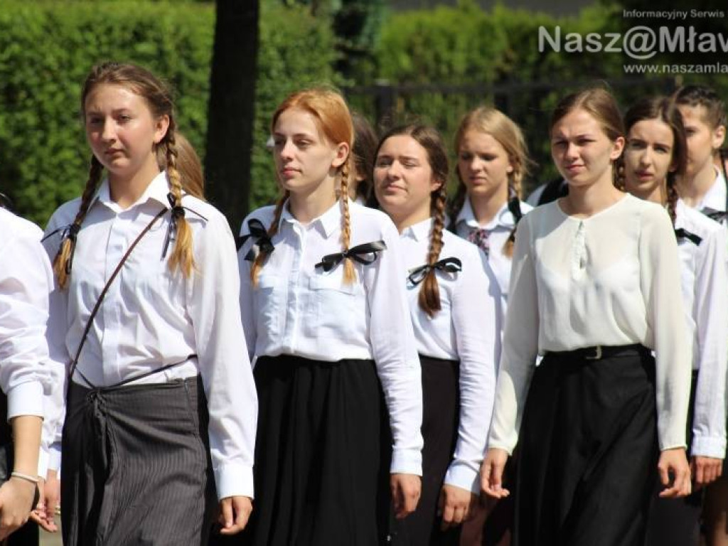 Stoczniowcy i hipisi przeszli wczoraj ulicami Mławy [WIDEO]