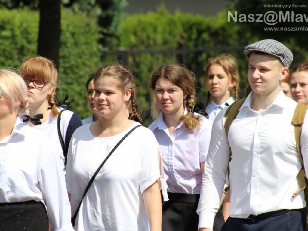 Stoczniowcy i hipisi przeszli wczoraj ulicami Mławy [WIDEO]