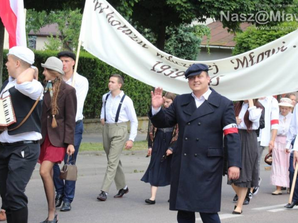 Stoczniowcy i hipisi przeszli wczoraj ulicami Mławy [WIDEO]