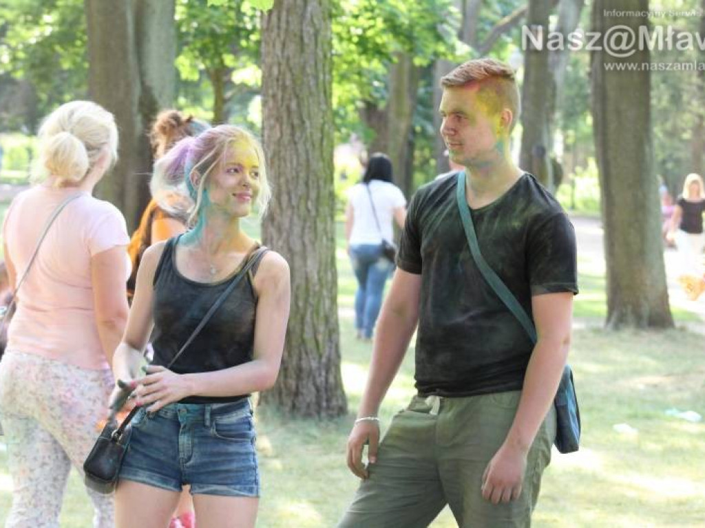 Kolorowo w parku. Taka zabawa w Mławie pierwszy raz