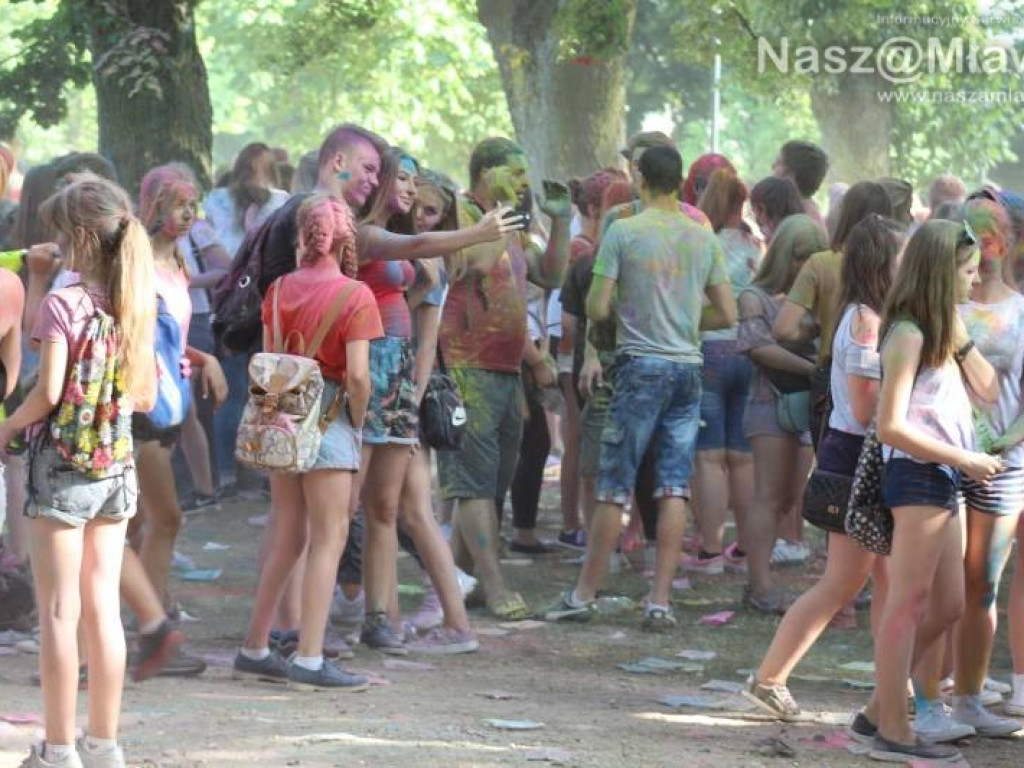 Kolorowo w parku. Taka zabawa w Mławie pierwszy raz