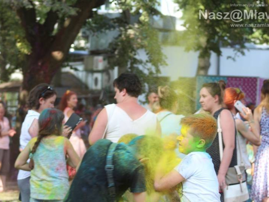 Kolorowo w parku. Taka zabawa w Mławie pierwszy raz