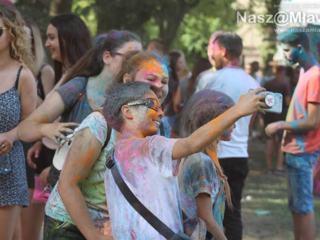 Kolorowo w parku. Taka zabawa w Mławie pierwszy raz