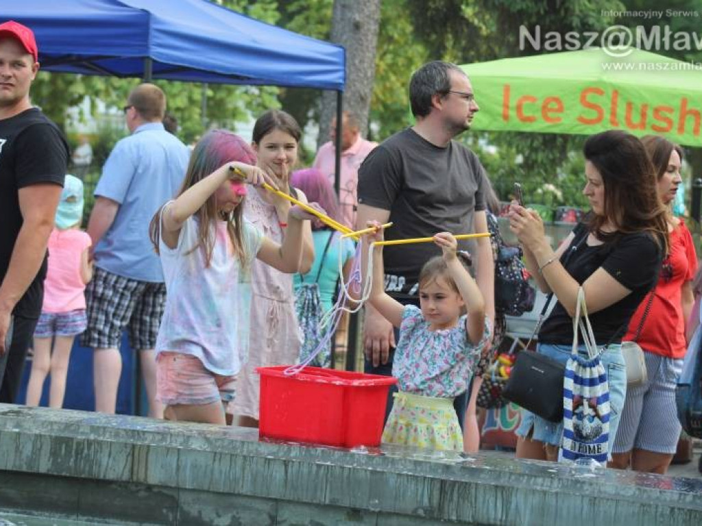 Kolorowo w parku. Taka zabawa w Mławie pierwszy raz