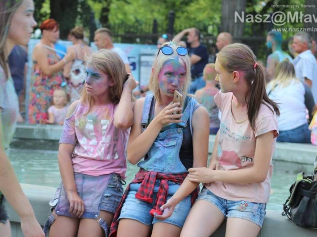 Kolorowo w parku. Taka zabawa w Mławie pierwszy raz