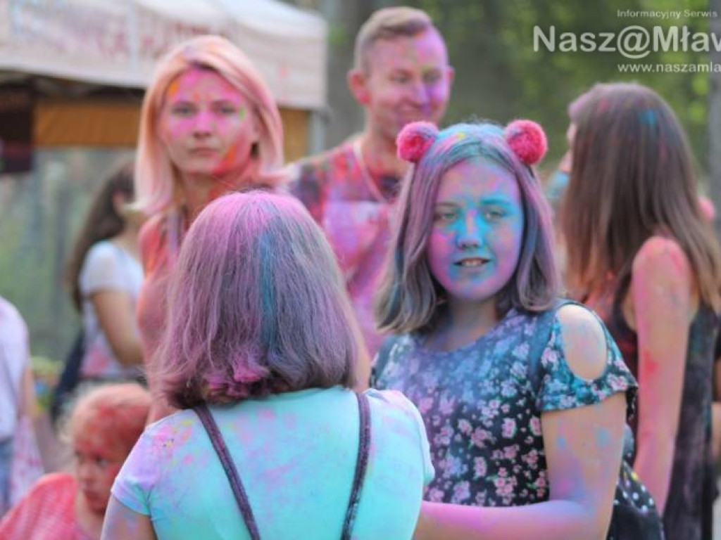 Kolorowo w parku. Taka zabawa w Mławie pierwszy raz