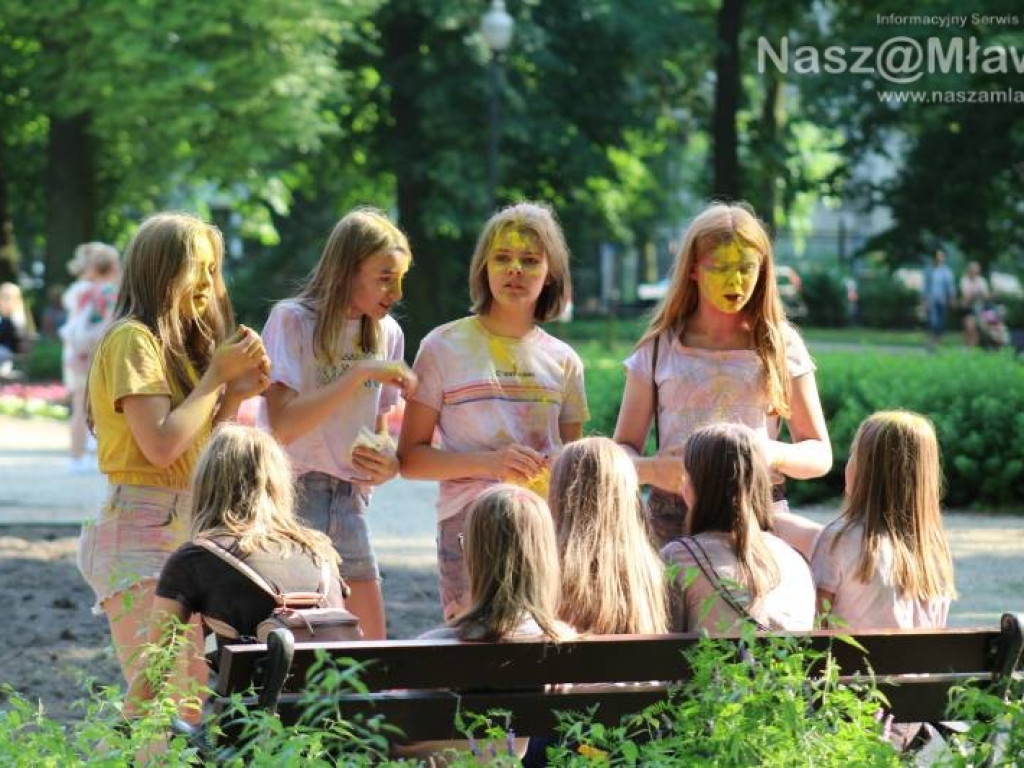 Kolorowo w parku. Taka zabawa w Mławie pierwszy raz