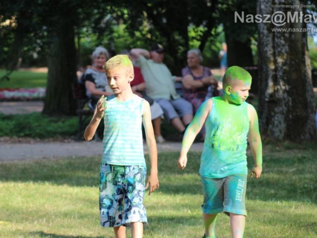 Kolorowo w parku. Taka zabawa w Mławie pierwszy raz