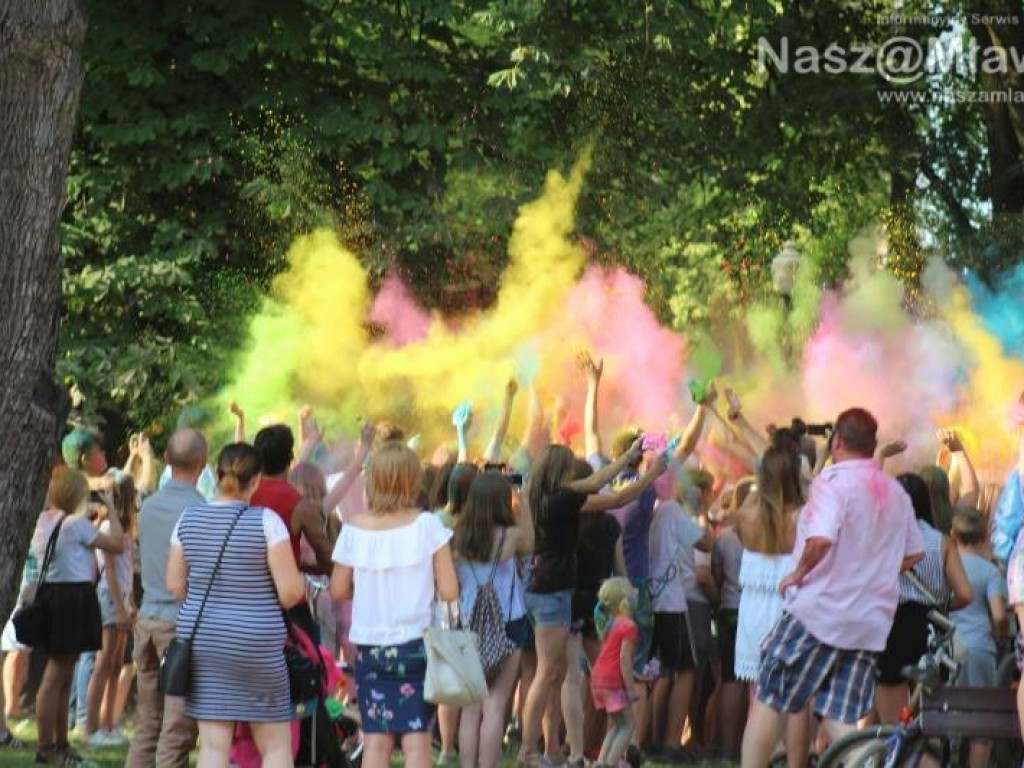 Kolorowo w parku. Taka zabawa w Mławie pierwszy raz