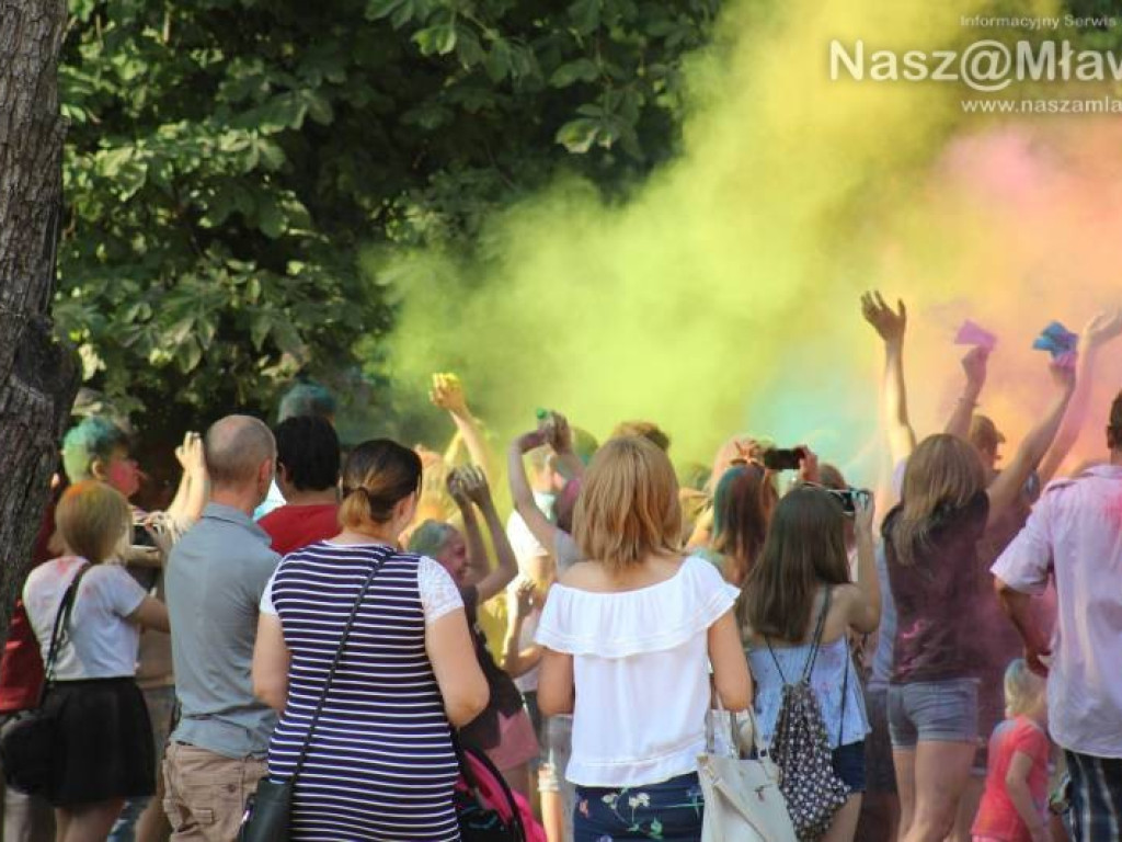 Kolorowo w parku. Taka zabawa w Mławie pierwszy raz