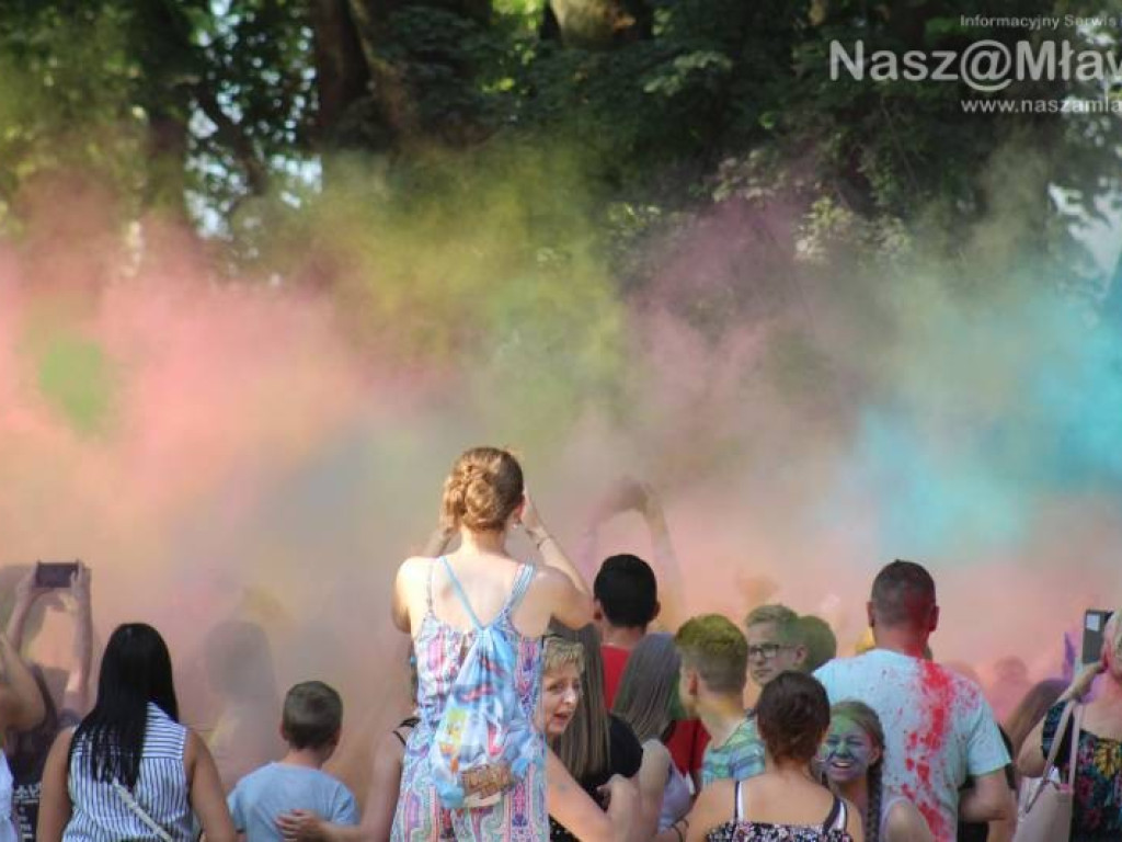 Kolorowo w parku. Taka zabawa w Mławie pierwszy raz