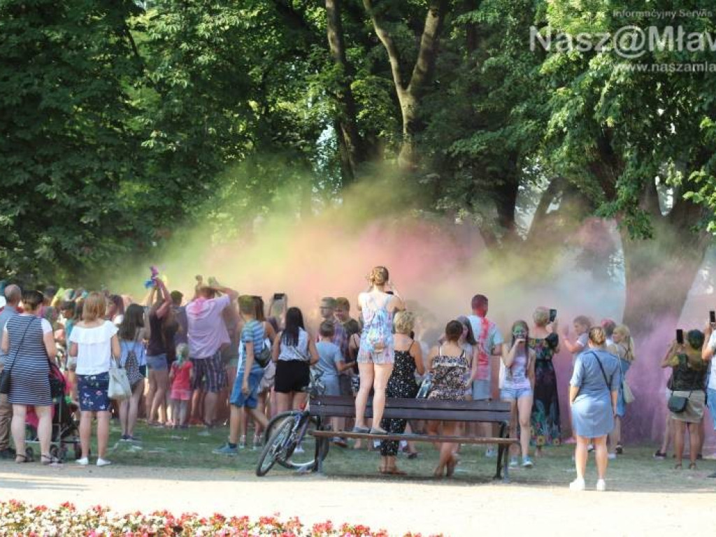 Kolorowo w parku. Taka zabawa w Mławie pierwszy raz