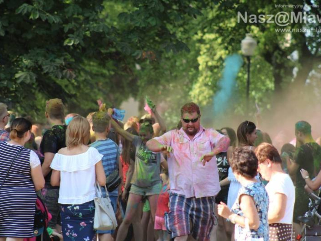 Kolorowo w parku. Taka zabawa w Mławie pierwszy raz