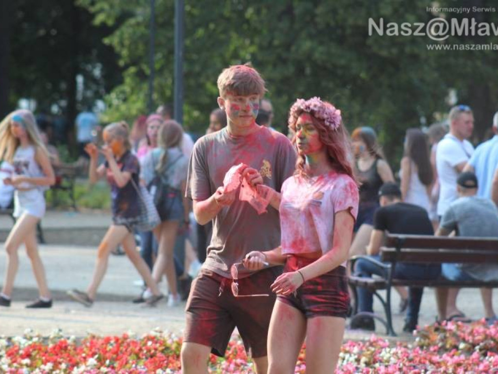Kolorowo w parku. Taka zabawa w Mławie pierwszy raz