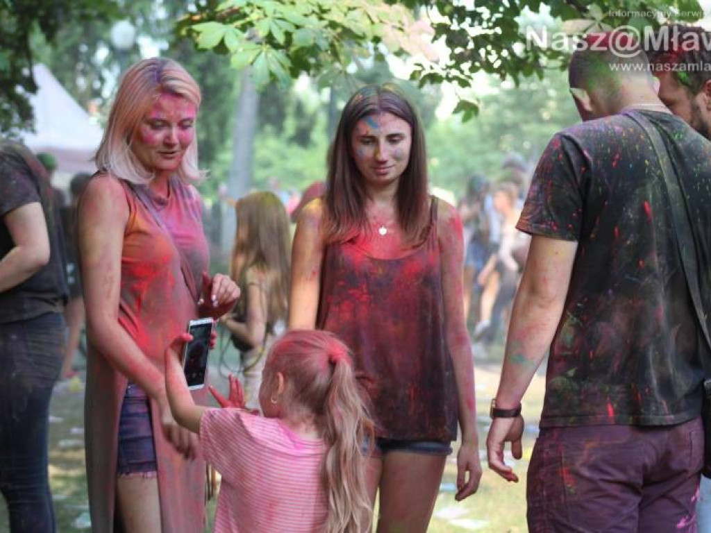 Kolorowo w parku. Taka zabawa w Mławie pierwszy raz