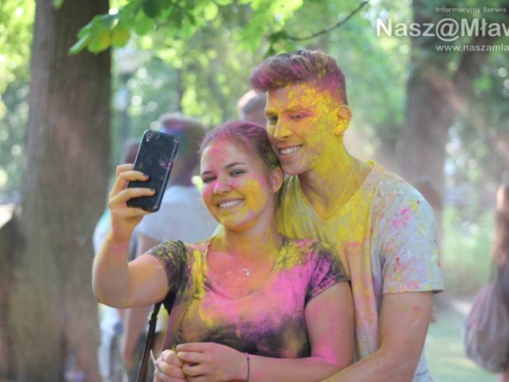 Kolorowo w parku. Taka zabawa w Mławie pierwszy raz