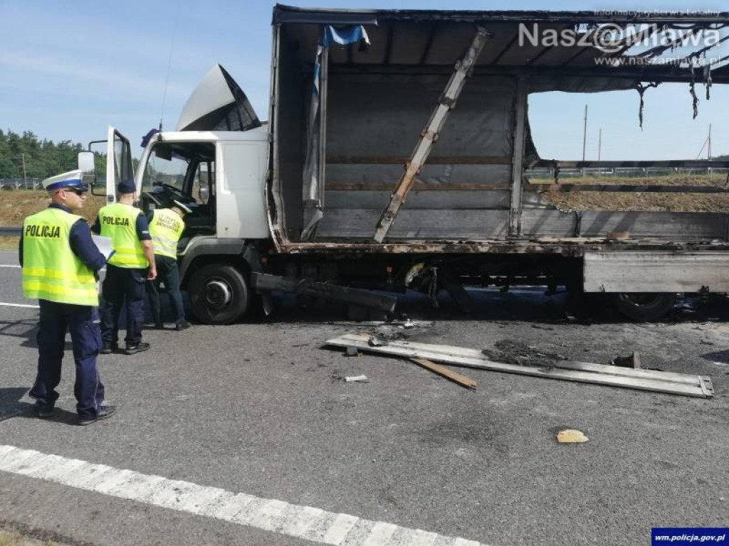 Spłonęły TIR-y. Jedna osoba nie żyje, cztery ranne. Tragiczny bilans karambolu na S7 [ZDJĘCIA, WIDEO]