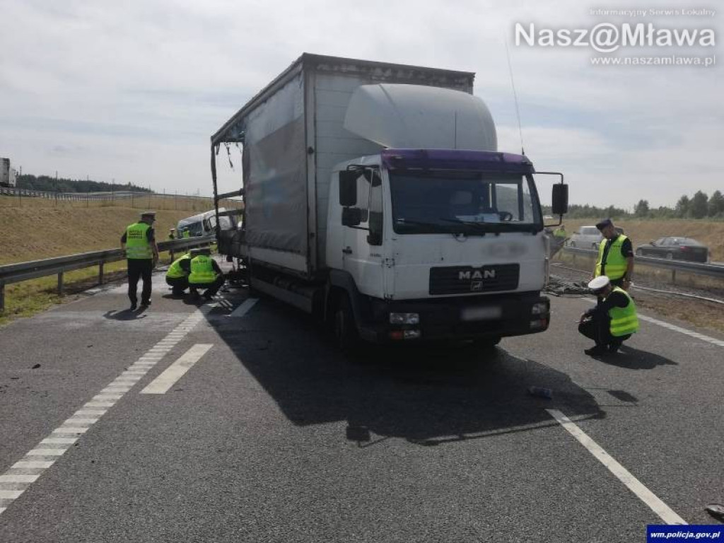Spłonęły TIR-y. Jedna osoba nie żyje, cztery ranne. Tragiczny bilans karambolu na S7 [ZDJĘCIA, WIDEO]