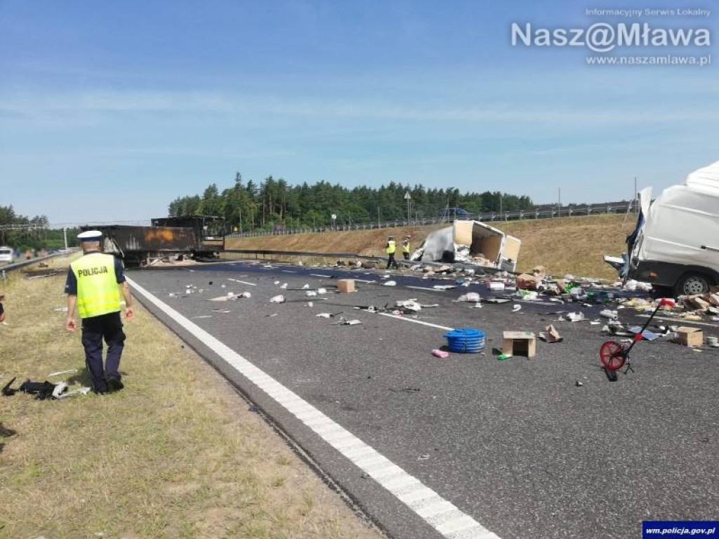 Spłonęły TIR-y. Jedna osoba nie żyje, cztery ranne. Tragiczny bilans karambolu na S7 [ZDJĘCIA, WIDEO]