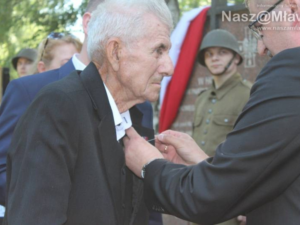 Cześć i chwała bohaterom! Uroczystości i rekonstrukcja w Niedziałkach [WIDEO]