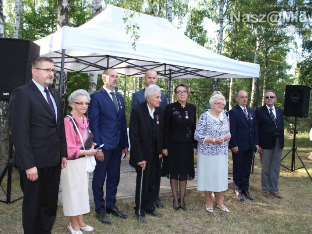 Cześć i chwała bohaterom! Uroczystości i rekonstrukcja w Niedziałkach [WIDEO]
