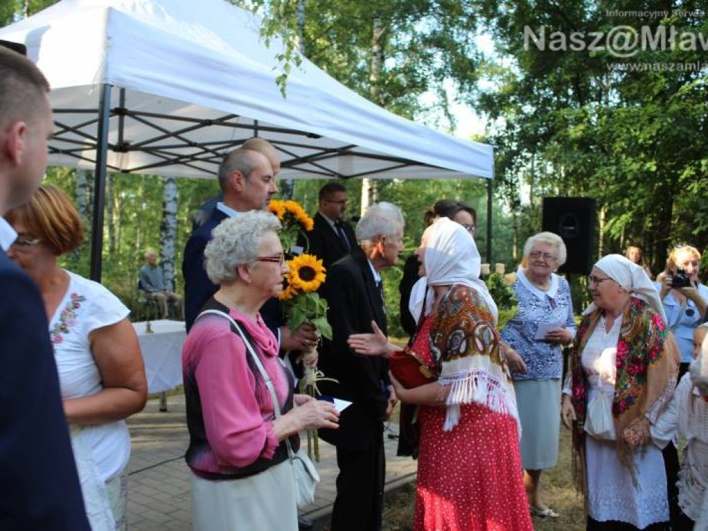 Cześć i chwała bohaterom! Uroczystości i rekonstrukcja w Niedziałkach [WIDEO]
