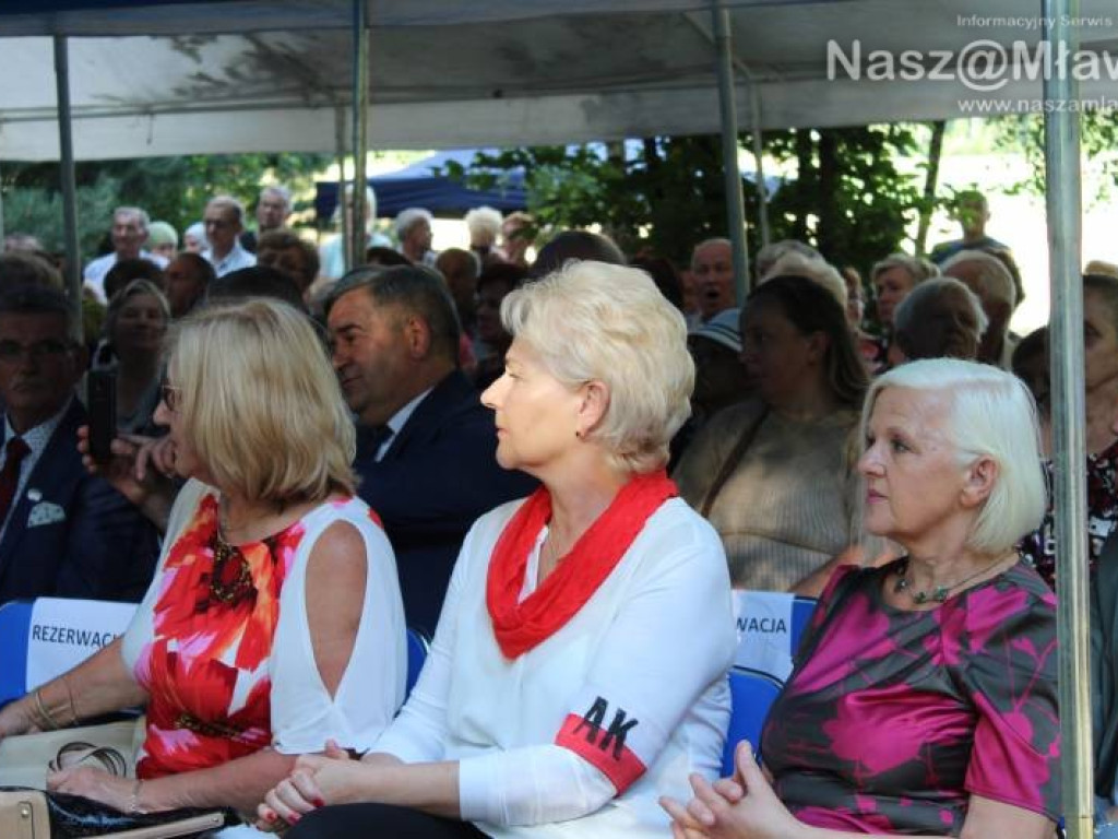 Cześć i chwała bohaterom! Uroczystości i rekonstrukcja w Niedziałkach [WIDEO]