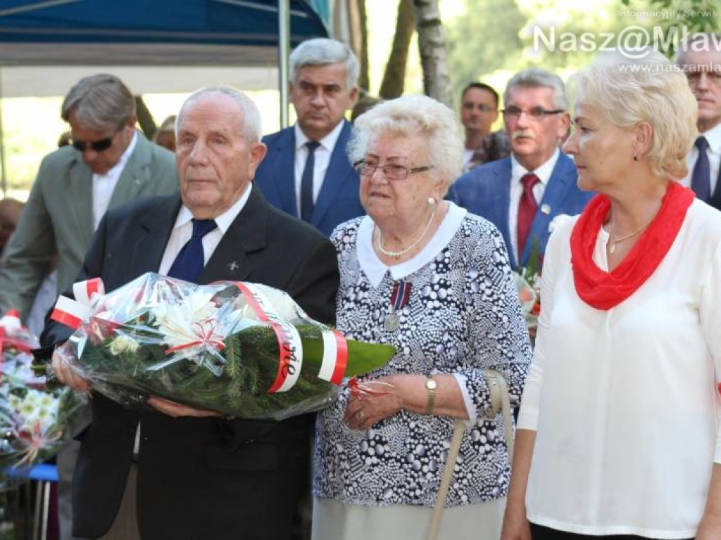 Cześć i chwała bohaterom! Uroczystości i rekonstrukcja w Niedziałkach [WIDEO]