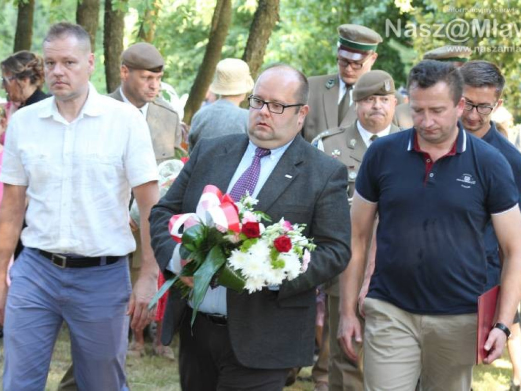 Cześć i chwała bohaterom! Uroczystości i rekonstrukcja w Niedziałkach [WIDEO]