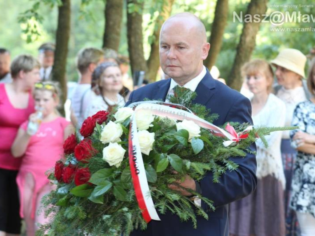 Cześć i chwała bohaterom! Uroczystości i rekonstrukcja w Niedziałkach [WIDEO]