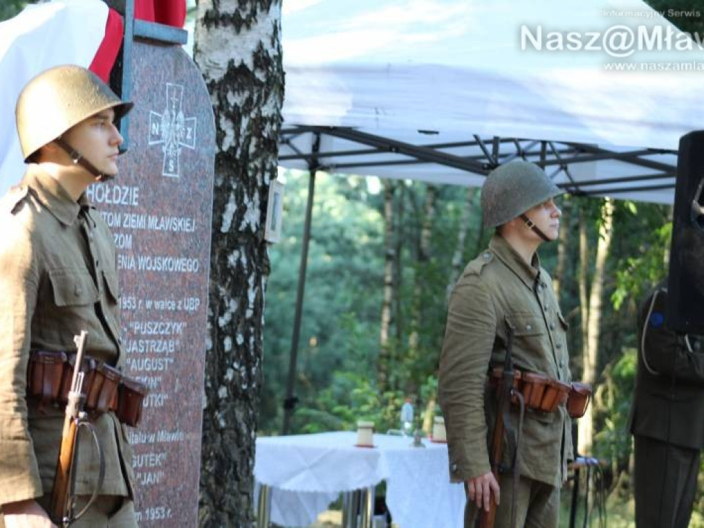 Cześć i chwała bohaterom! Uroczystości i rekonstrukcja w Niedziałkach [WIDEO]