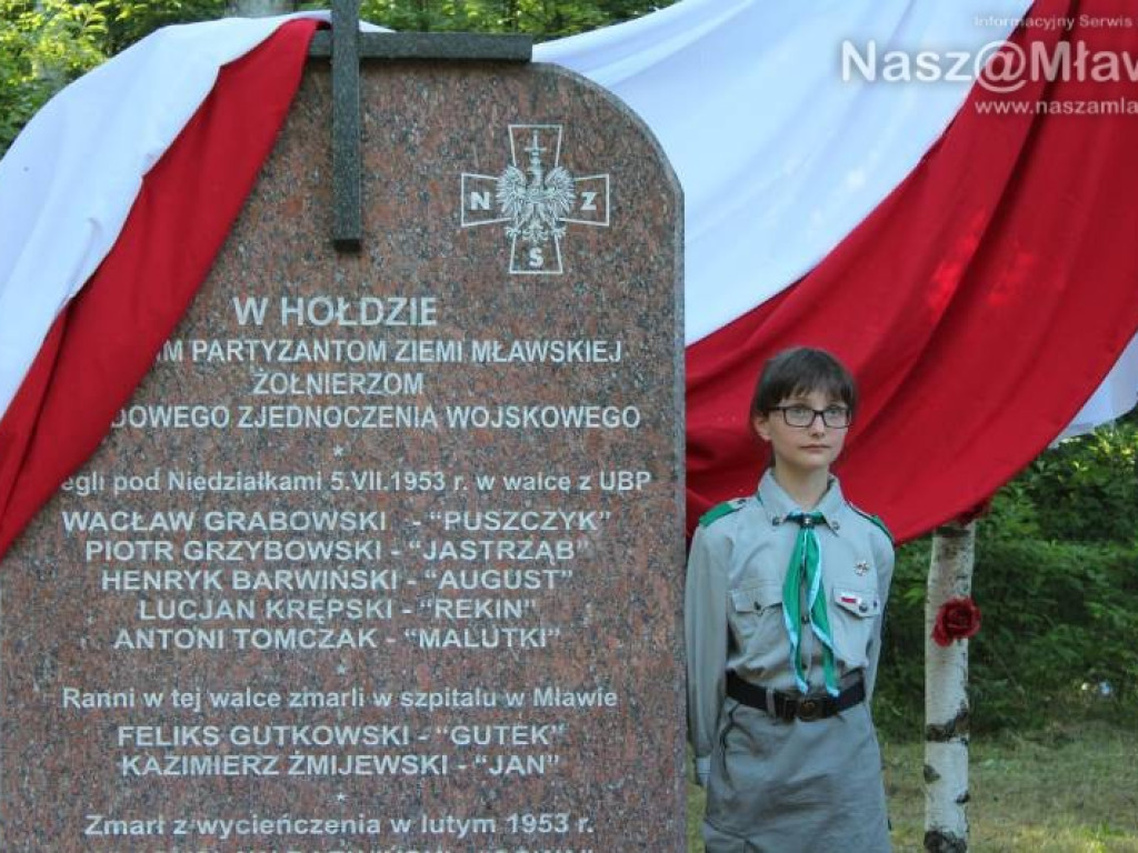 Cześć i chwała bohaterom! Uroczystości i rekonstrukcja w Niedziałkach [WIDEO]