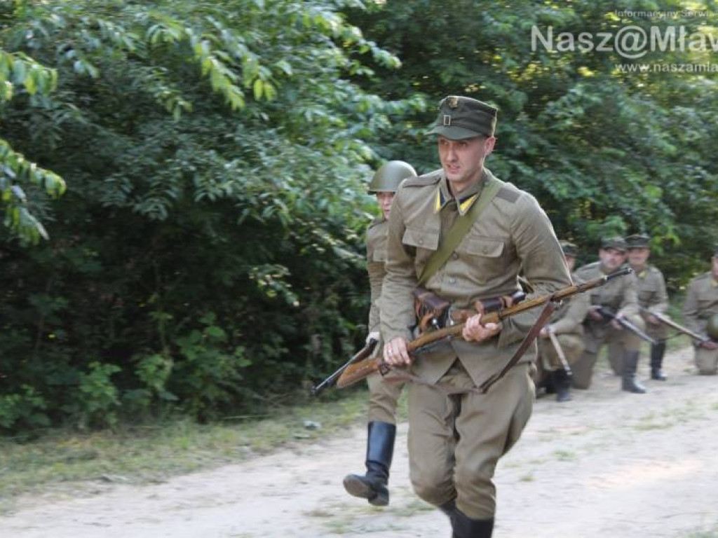 Cześć i chwała bohaterom! Uroczystości i rekonstrukcja w Niedziałkach [WIDEO]