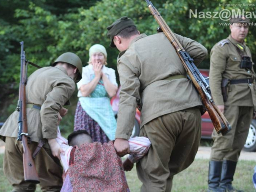 Cześć i chwała bohaterom! Uroczystości i rekonstrukcja w Niedziałkach [WIDEO]