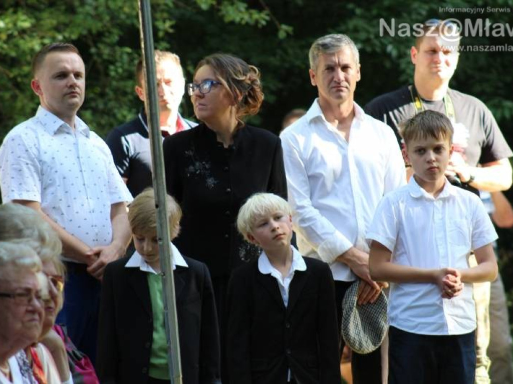 Cześć i chwała bohaterom! Uroczystości i rekonstrukcja w Niedziałkach [WIDEO]