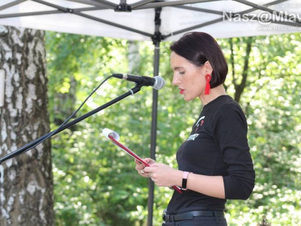 Cześć i chwała bohaterom! Uroczystości i rekonstrukcja w Niedziałkach [WIDEO]