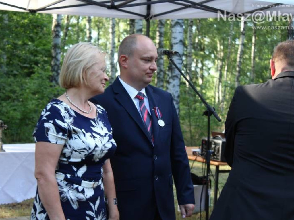 Cześć i chwała bohaterom! Uroczystości i rekonstrukcja w Niedziałkach [WIDEO]