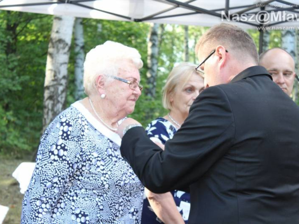 Cześć i chwała bohaterom! Uroczystości i rekonstrukcja w Niedziałkach [WIDEO]