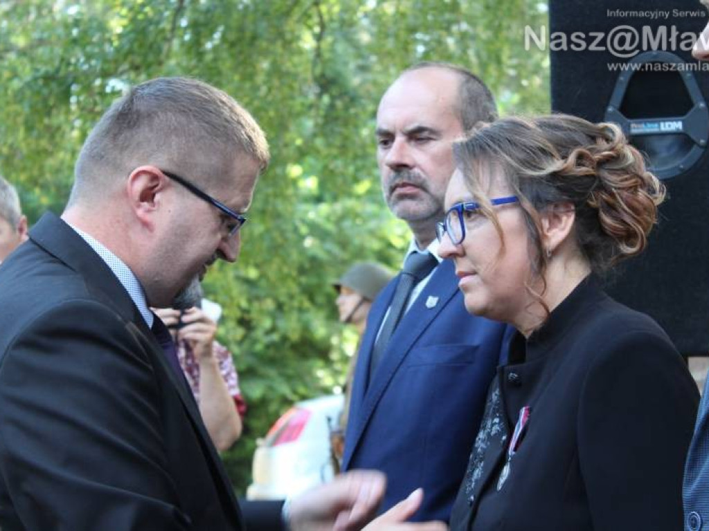 Cześć i chwała bohaterom! Uroczystości i rekonstrukcja w Niedziałkach [WIDEO]