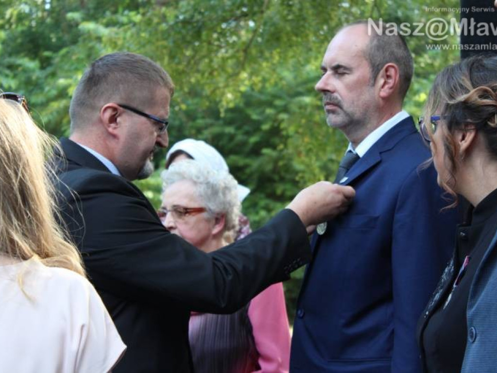 Cześć i chwała bohaterom! Uroczystości i rekonstrukcja w Niedziałkach [WIDEO]