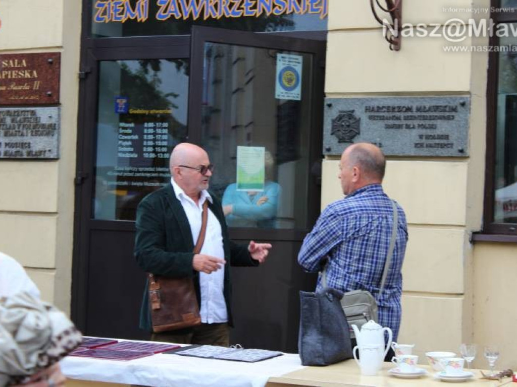 Ulice w centrum Mławy zamknięte. Mimo deszczu handel kwitł