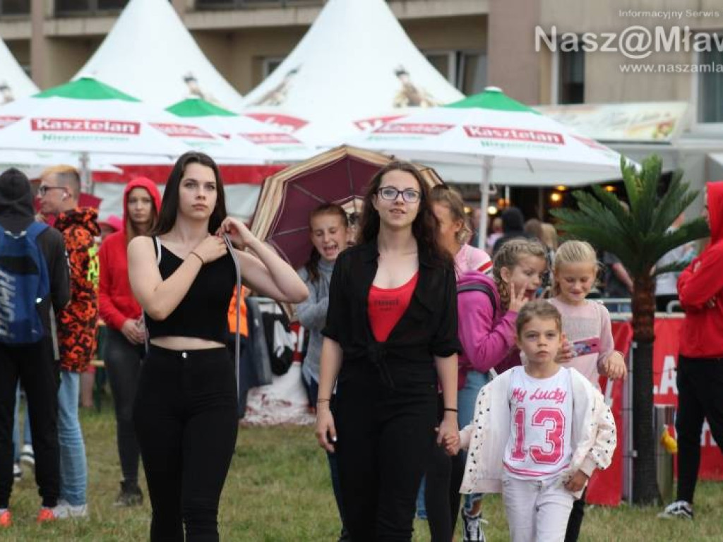 Zakończenie Dni Mławy. Histeria fanek na koncertach ich idoli