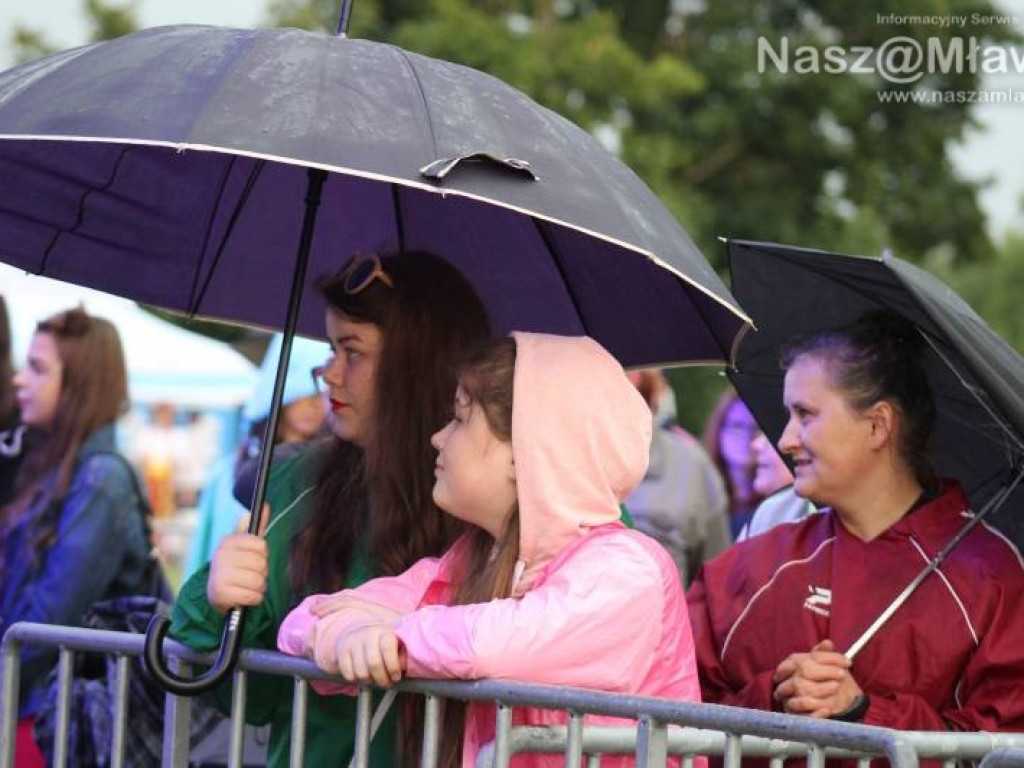 Zakończenie Dni Mławy. Histeria fanek na koncertach ich idoli