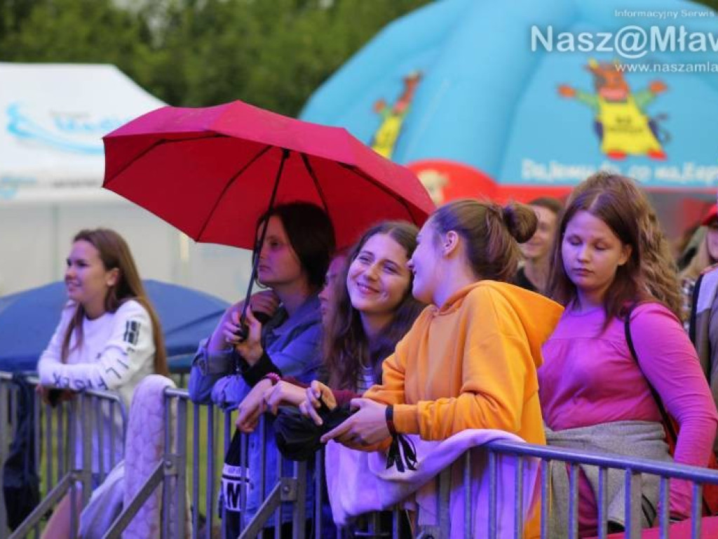 Zakończenie Dni Mławy. Histeria fanek na koncertach ich idoli