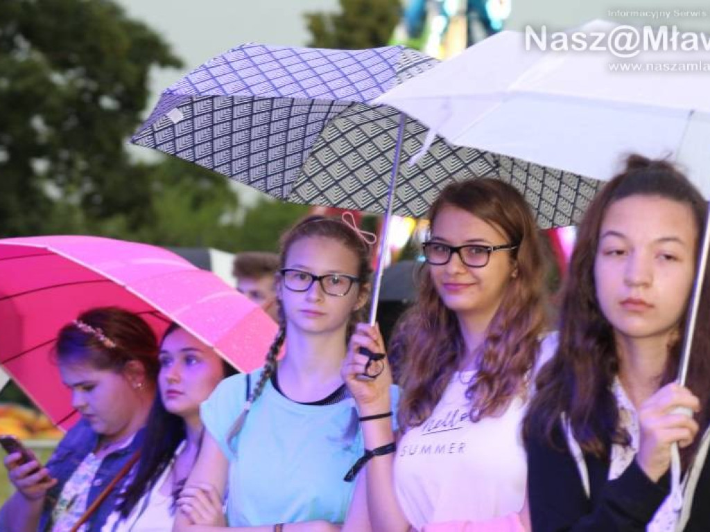 Zakończenie Dni Mławy. Histeria fanek na koncertach ich idoli